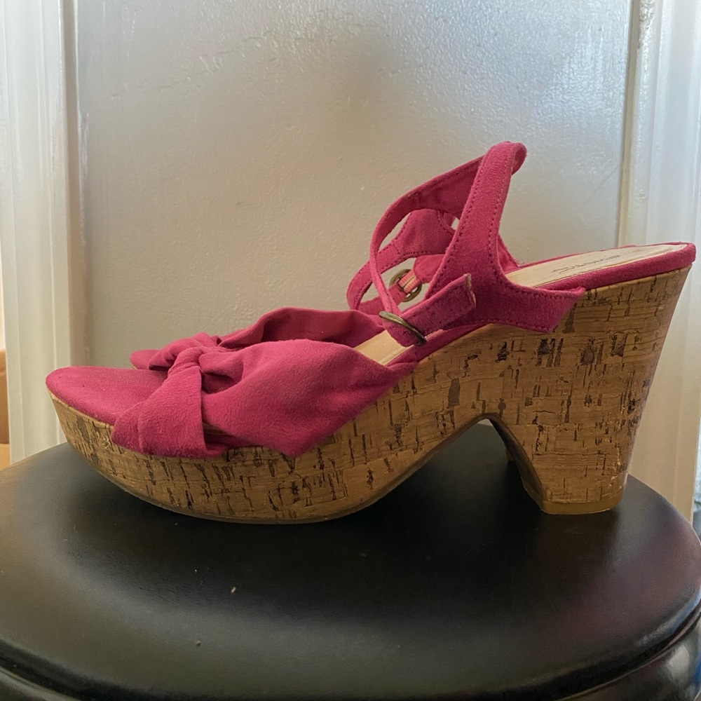 Avenue fuchsia platform heeled sandal